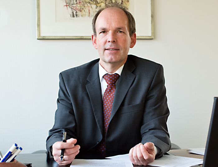 Dr. Christian von Falkenhausen Dr. Christian von Falkenhausen
